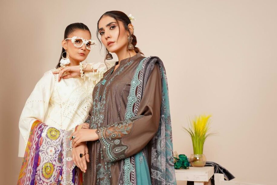 সালওয়ার কামিজ মডেল: ক্যামেরার ফ্রেমে বাঙালিয়ানার ছোঁয়া